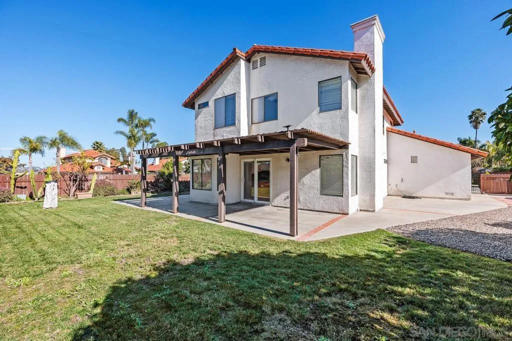 5070 Chalet Dr, Oceanside, California 92057 home-pic-2