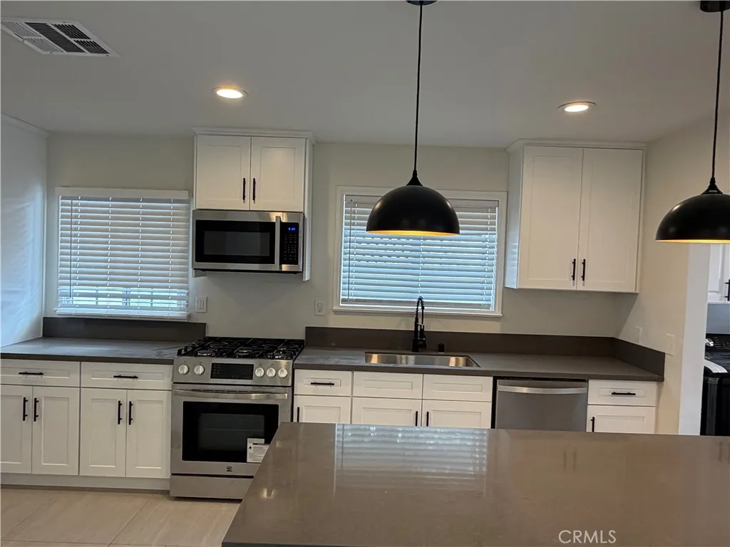 19216 Calvert Street, Tarzana, California 91335 — photo 4