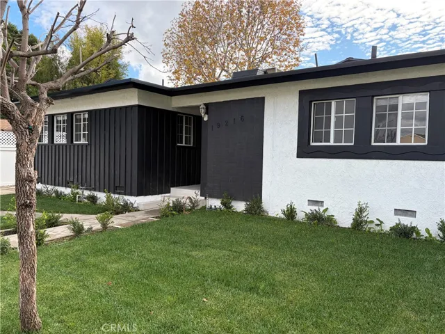 19216 Calvert Street, Tarzana, California 91335
