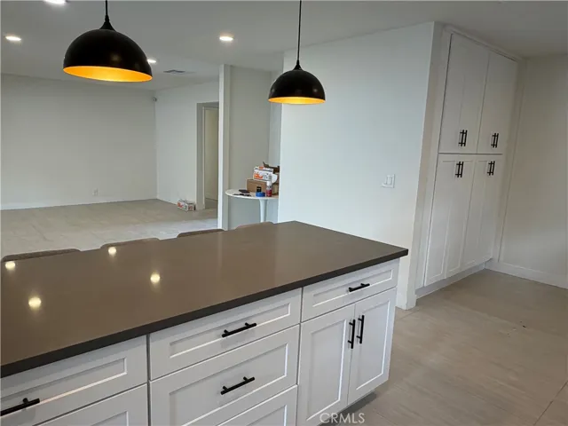 19216 Calvert Street, Tarzana, California 91335