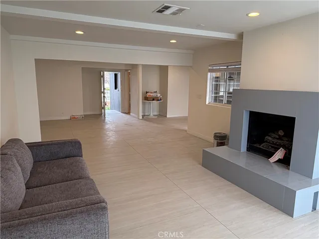 19216 Calvert Street, Tarzana, California 91335