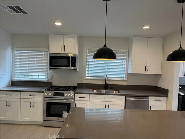 19216 Calvert Street, Tarzana, California 91335