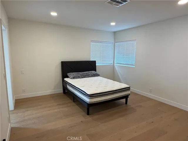 19216 Calvert Street, Tarzana, California 91335