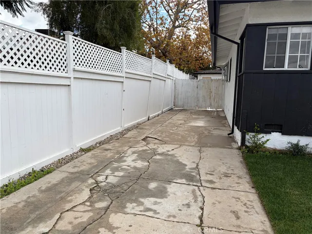 19216 Calvert Street, Tarzana, California 91335