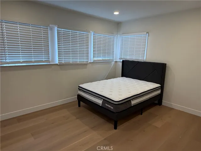 19216 Calvert Street, Tarzana, California 91335