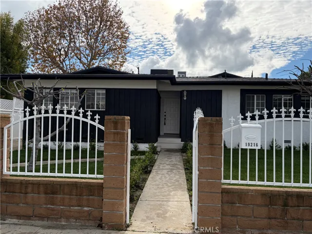 19216 Calvert Street, Tarzana, California 91335