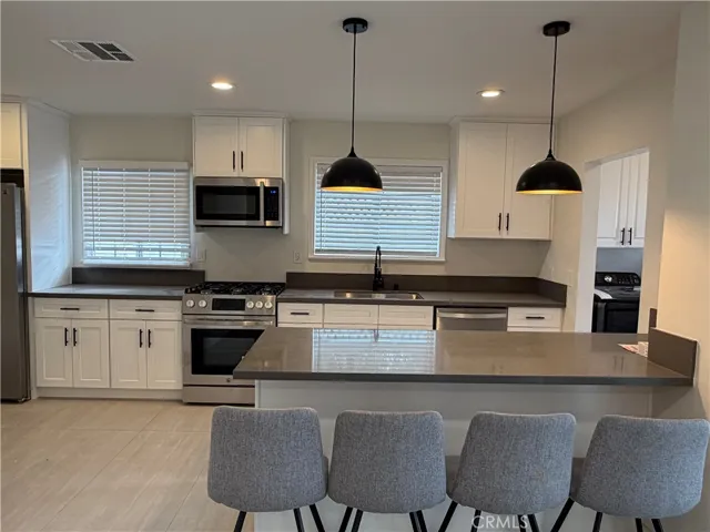 19216 Calvert Street, Tarzana, California 91335