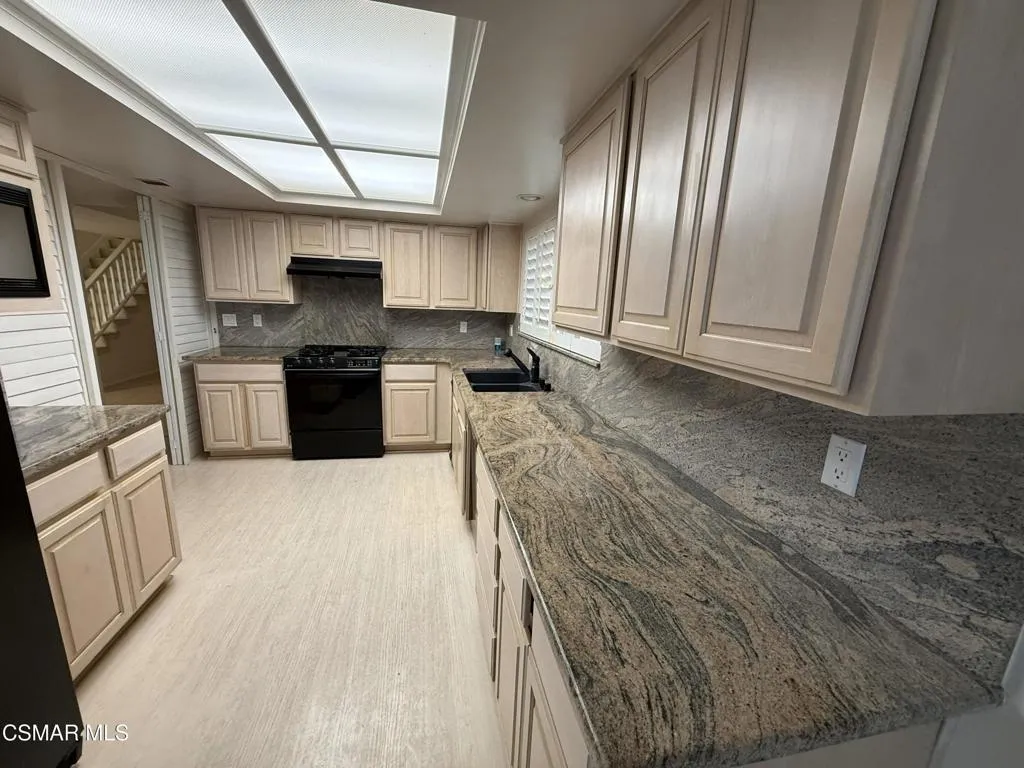 3058 Seahorse Avenue, Ventura, California 93001 home-pic-20