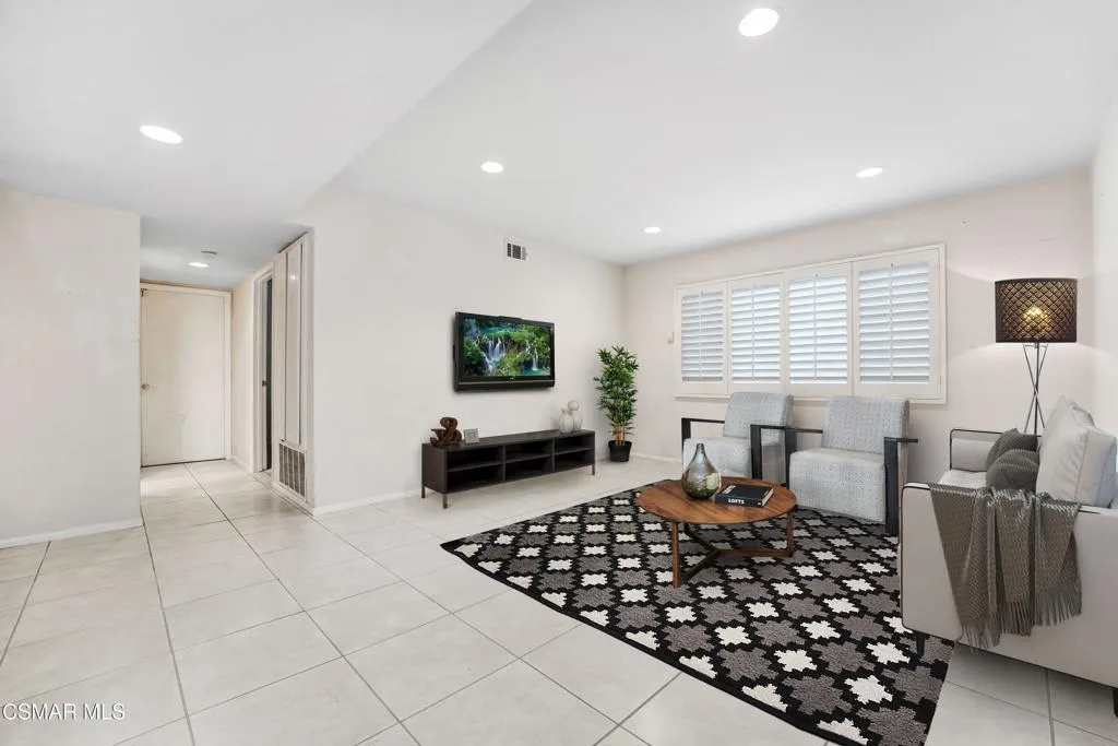 3058 Seahorse Avenue, Ventura, California 93001 home-pic-17