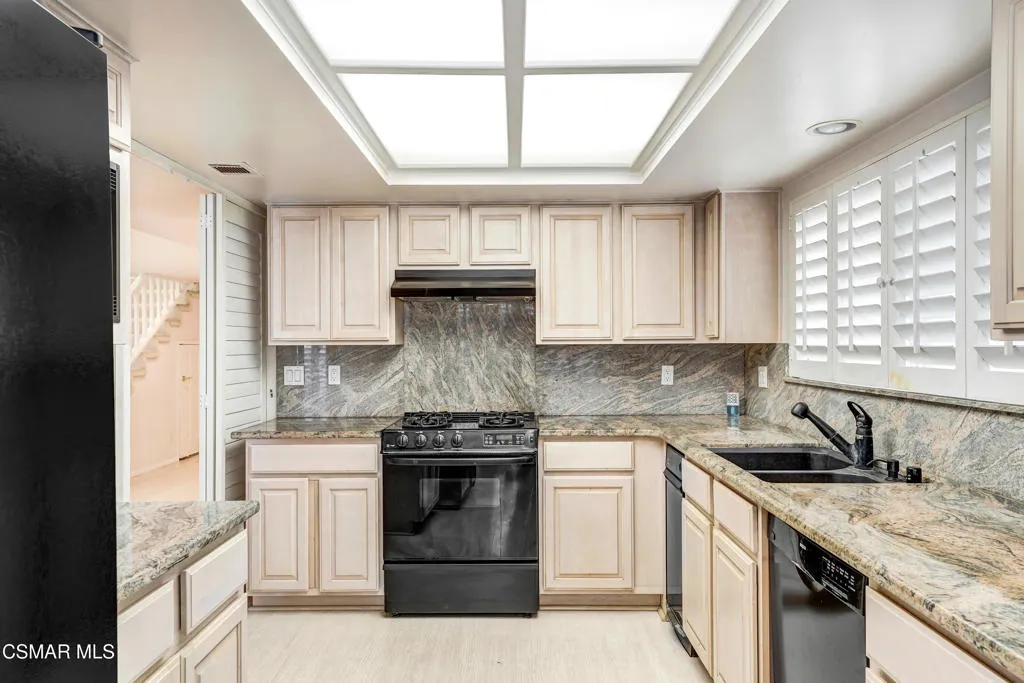 3058 Seahorse Avenue, Ventura, California 93001 home-pic-18
