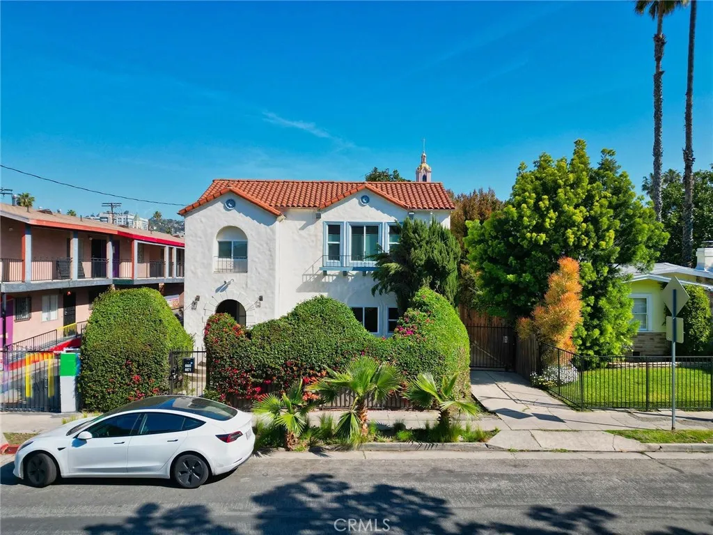 6669 De Longpre Avenue, Los Angeles, California 90028 home-pic-1