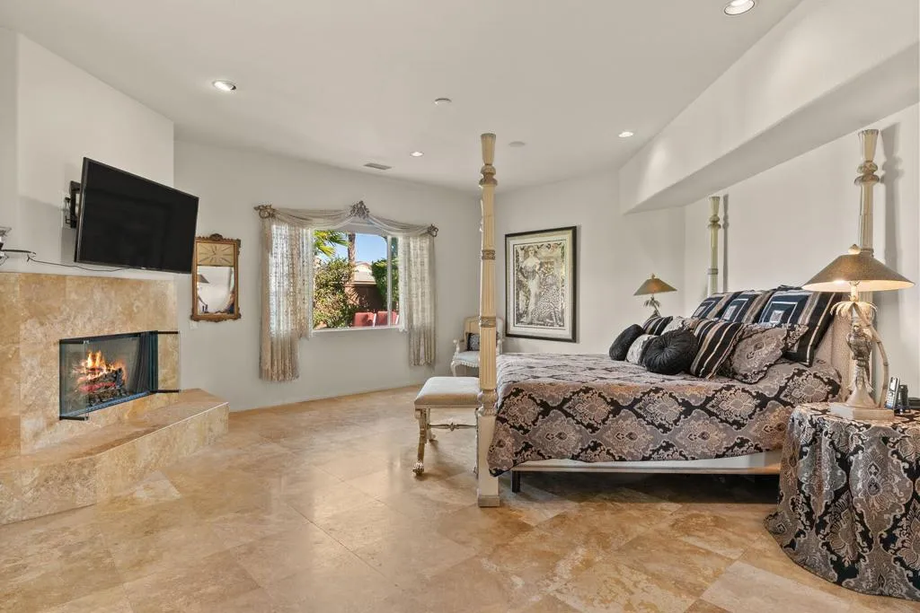18 Calais Circle, Rancho Mirage, California 92270 home-pic-23