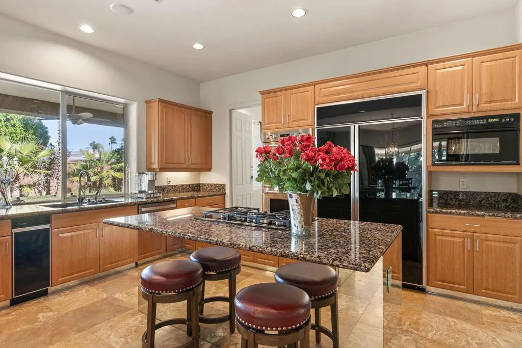 18 Calais Circle, Rancho Mirage, California 92270 home-pic-9