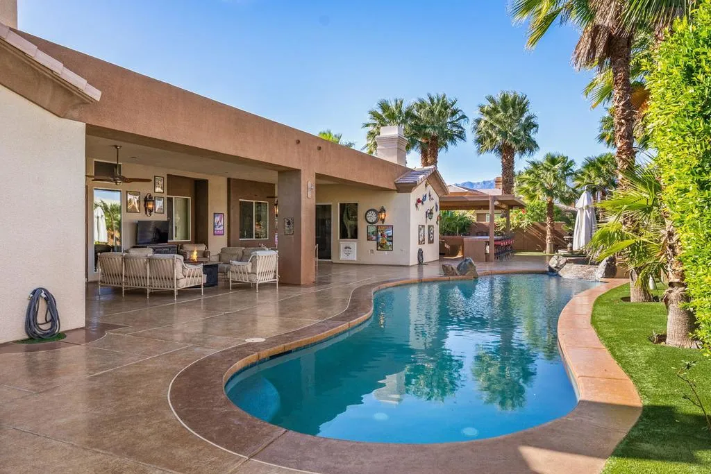 18 Calais Circle, Rancho Mirage, California 92270 home-pic-3