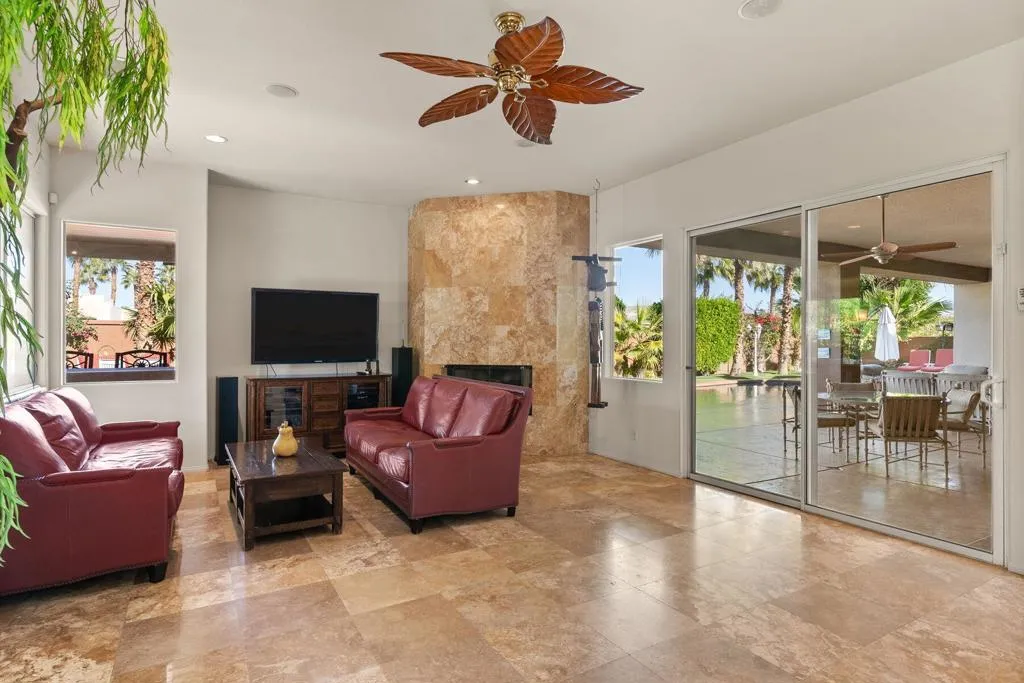 18 Calais Circle, Rancho Mirage, California 92270 home-pic-16