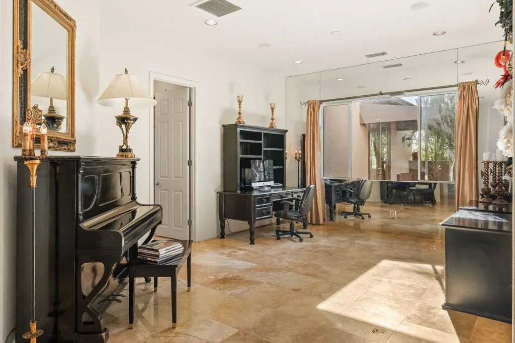 18 Calais Circle, Rancho Mirage, California 92270 home-pic-18