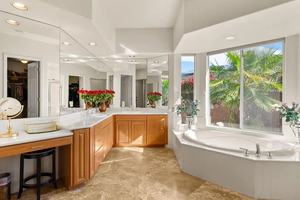 18 Calais Circle, Rancho Mirage, California 92270 home-pic-25