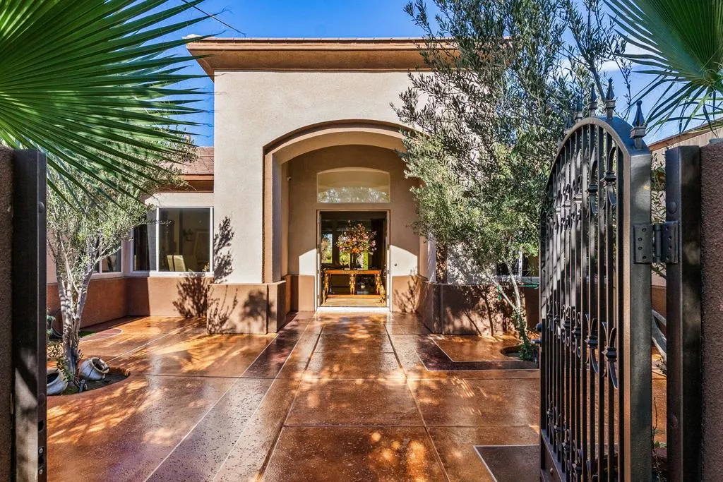 18 Calais Circle, Rancho Mirage, California 92270 home-pic-1