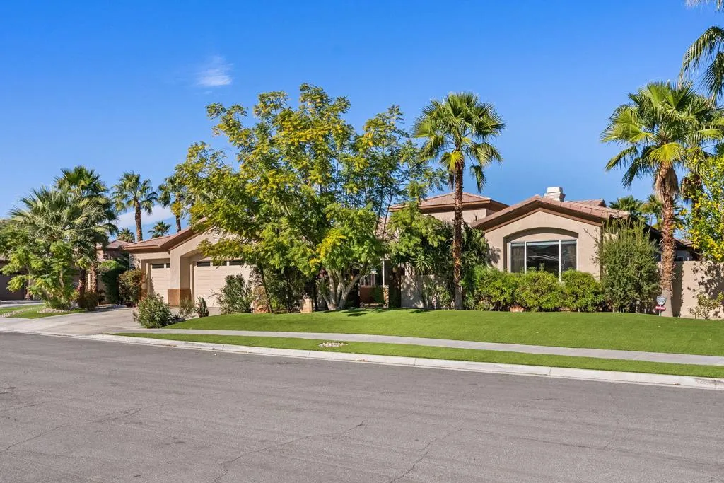 18 Calais Circle, Rancho Mirage, California 92270 home-pic-2