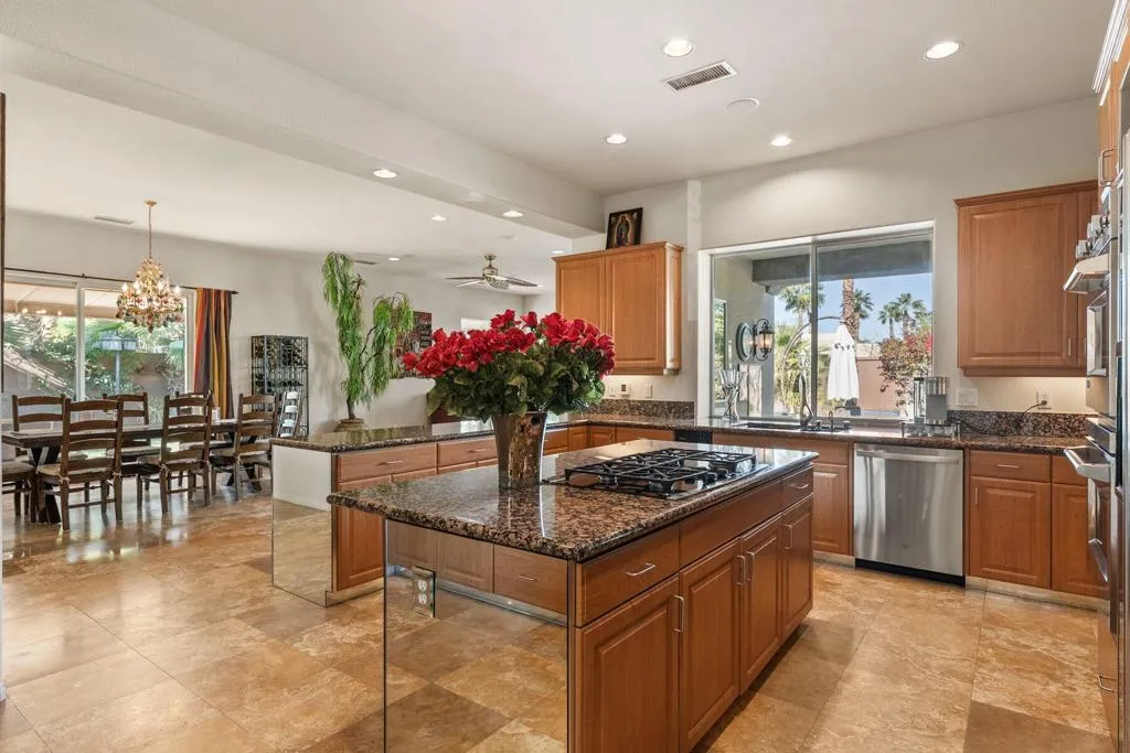 18 Calais Circle, Rancho Mirage, California 92270 home-pic-11