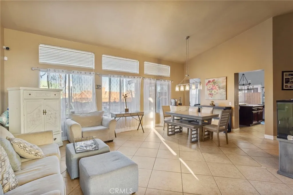 13207 Fordham Circle, Victorville, California 92392 home-pic-6