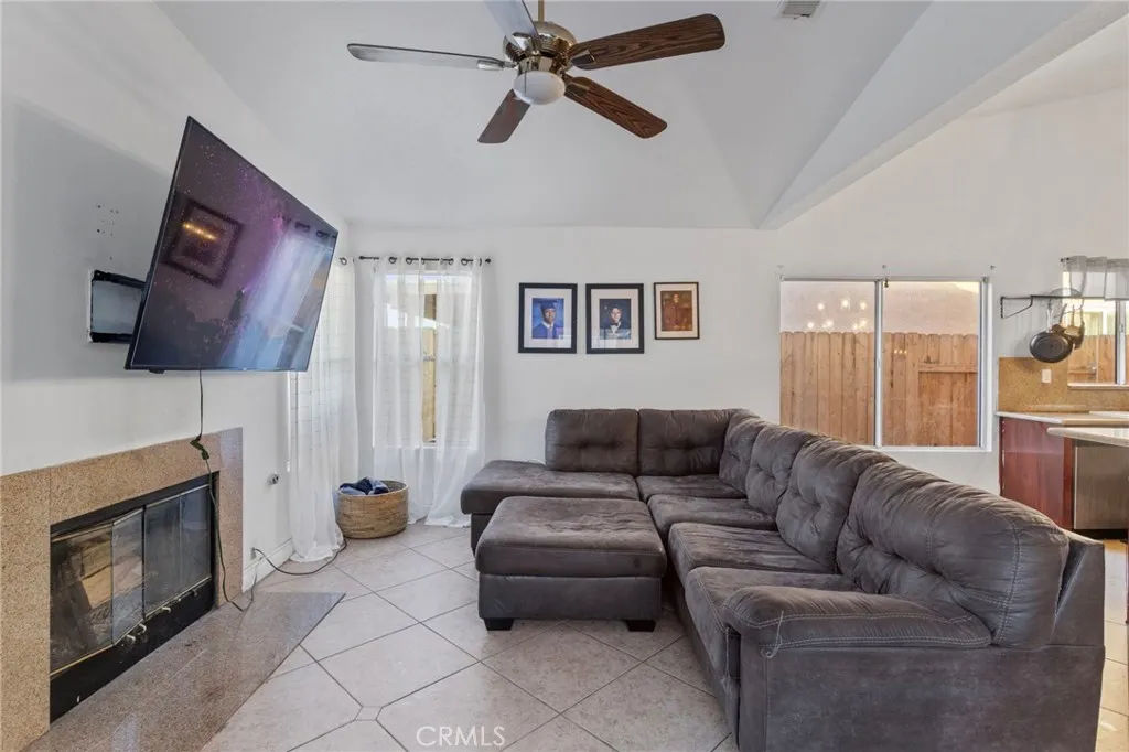 13207 Fordham Circle, Victorville, California 92392 home-pic-15