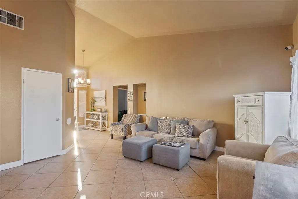 13207 Fordham Circle, Victorville, California 92392 home-pic-10