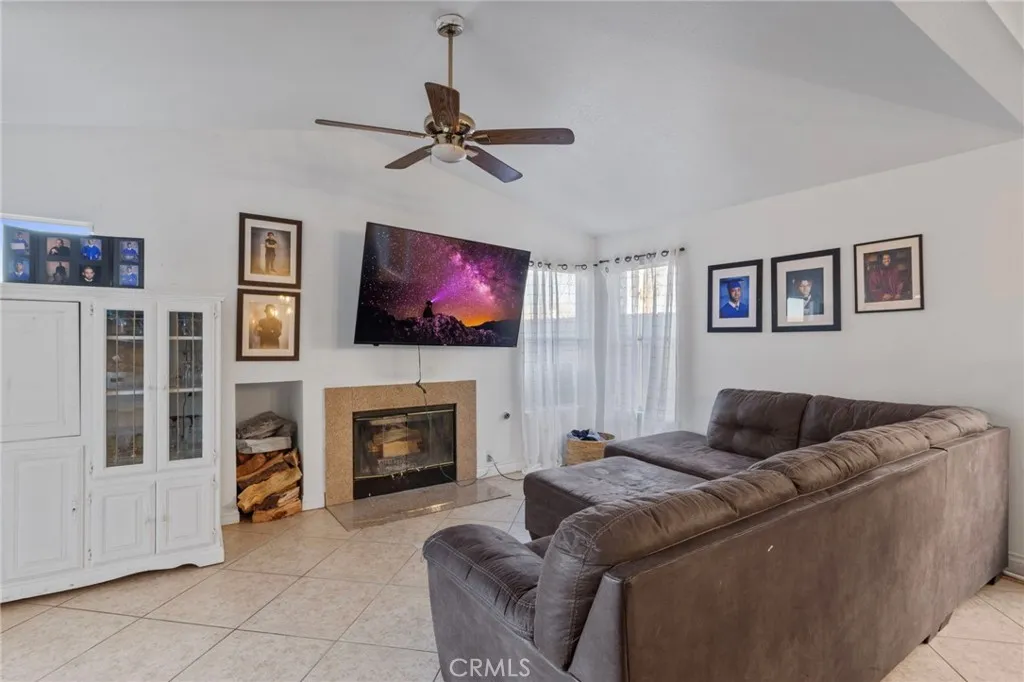 13207 Fordham Circle, Victorville, California 92392 home-pic-14