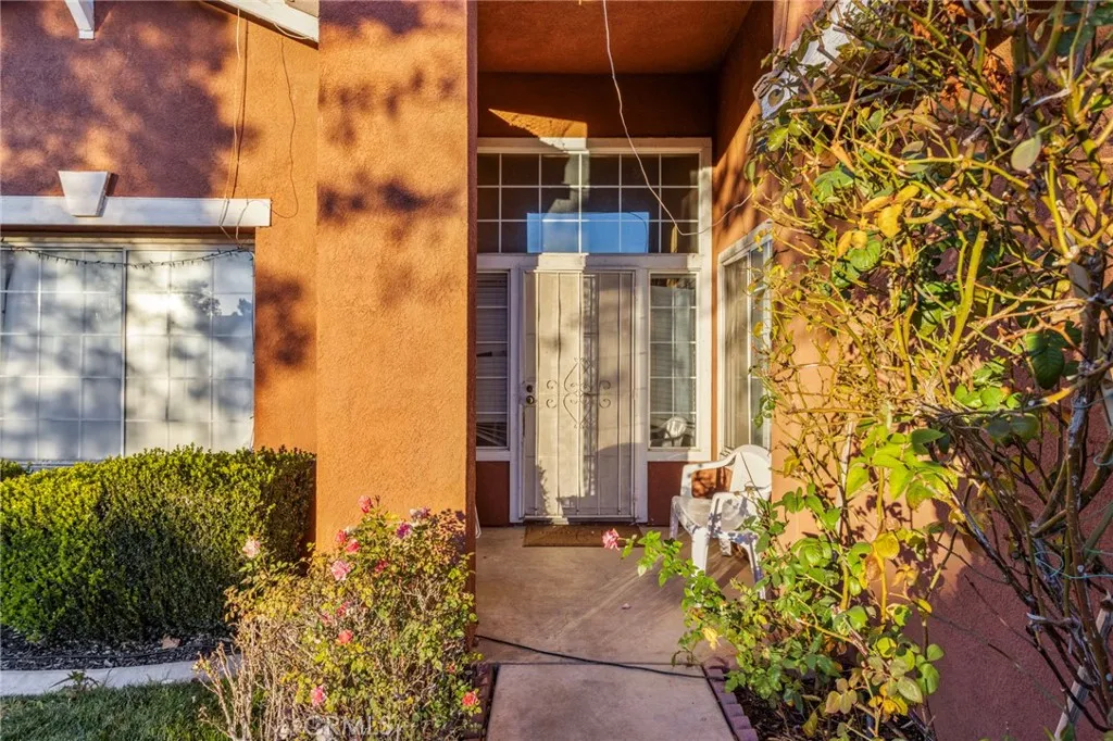 13207 Fordham Circle, Victorville, California 92392 home-pic-4
