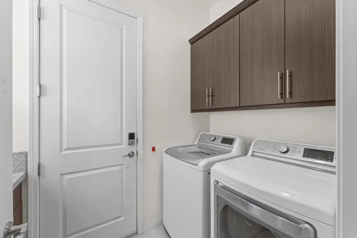 Full Laundryroom With Sink
