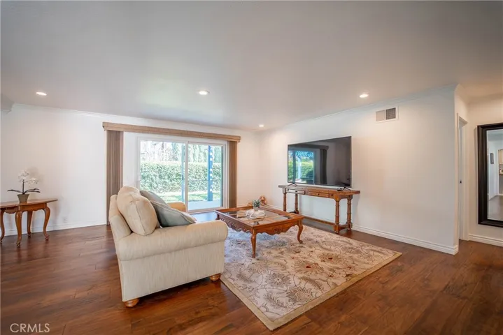Living Room (Actual)