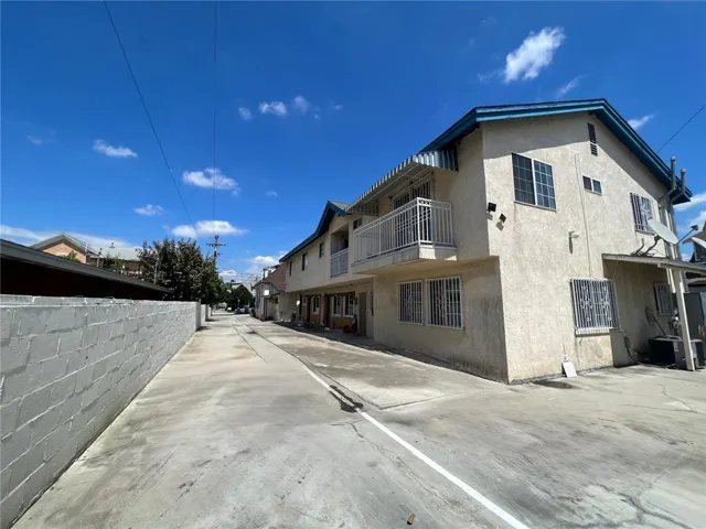 Back view from the end of driveway