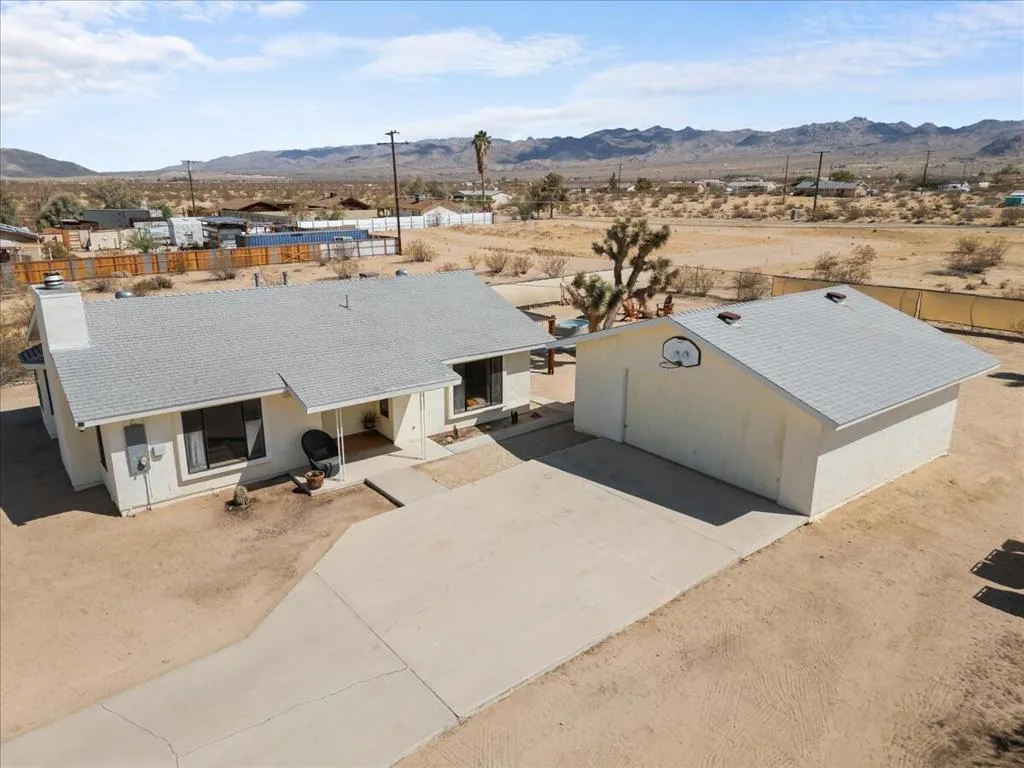 63555 Walpi Drive, Joshua Tree, California 92252 home-pic-1