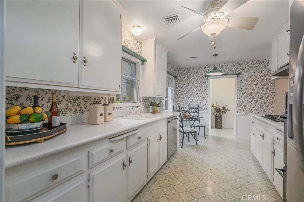 1355 E Level, Covina, California 91724 home-pic-10