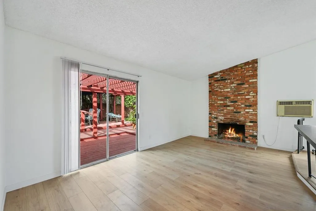 2050 Oak Hill Dr, Escondido, California 92027 home-pic-12