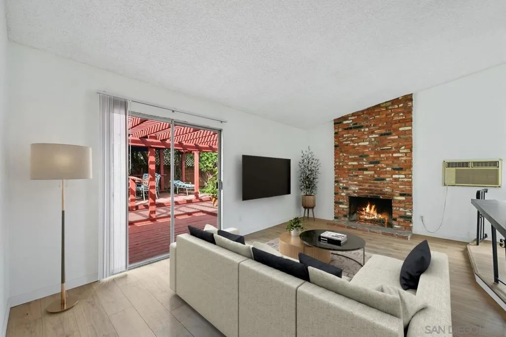 2050 Oak Hill Dr, Escondido, California 92027 home-pic-11