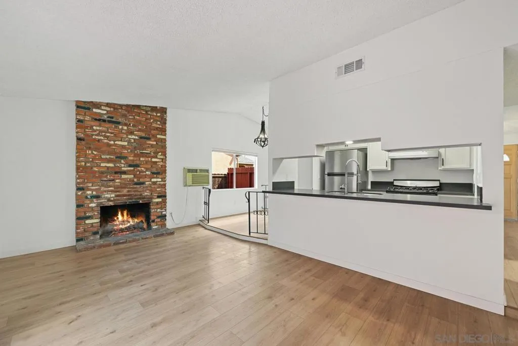 2050 Oak Hill Dr, Escondido, California 92027 home-pic-10