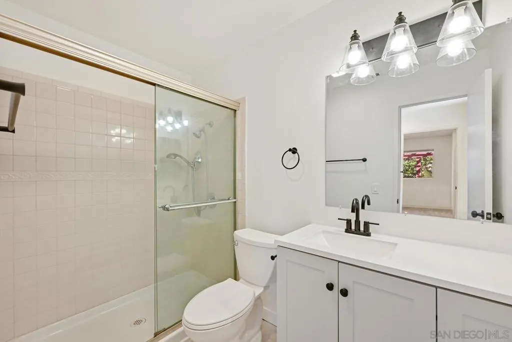 2050 Oak Hill Dr, Escondido, California 92027 home-pic-18