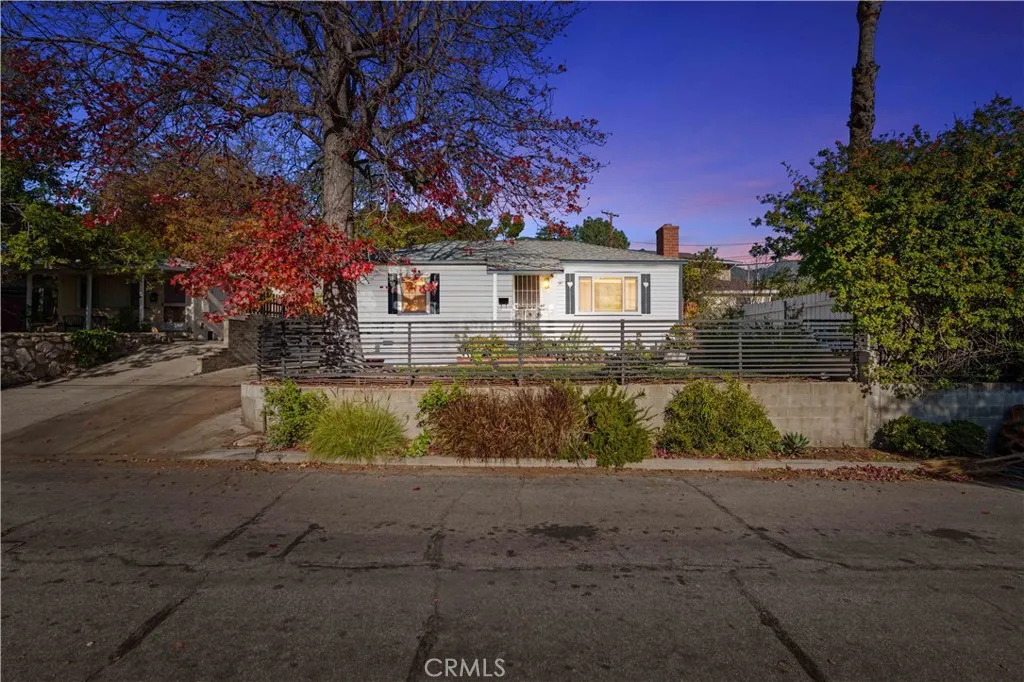 3611 4th Avenue, La Crescenta, California 91214 home-pic-1