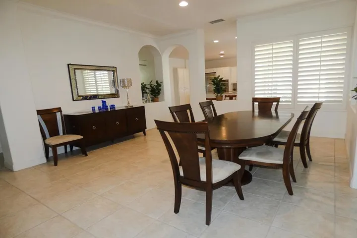DiningRoom