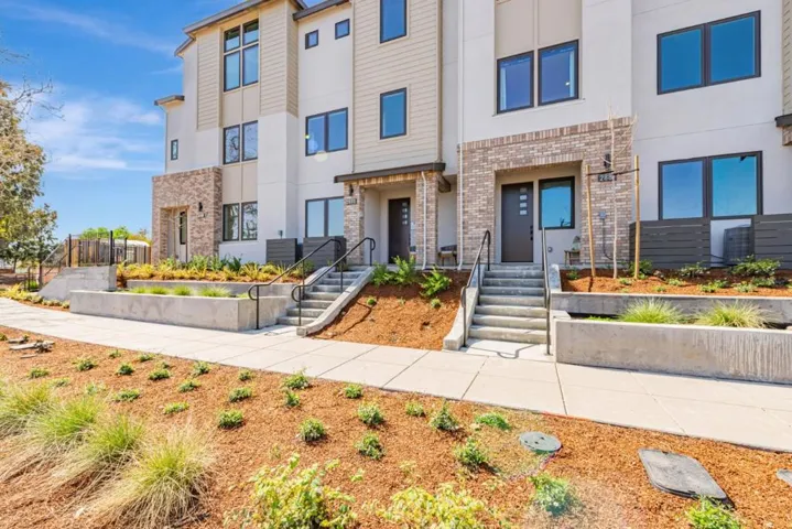 2863 Josephine Lane, Palo Alto, California 94303