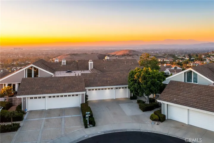 6 Saros 68, Irvine, California 92603