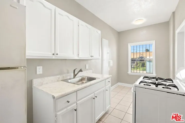 Kitchen - 210 W. 43rd Pl.