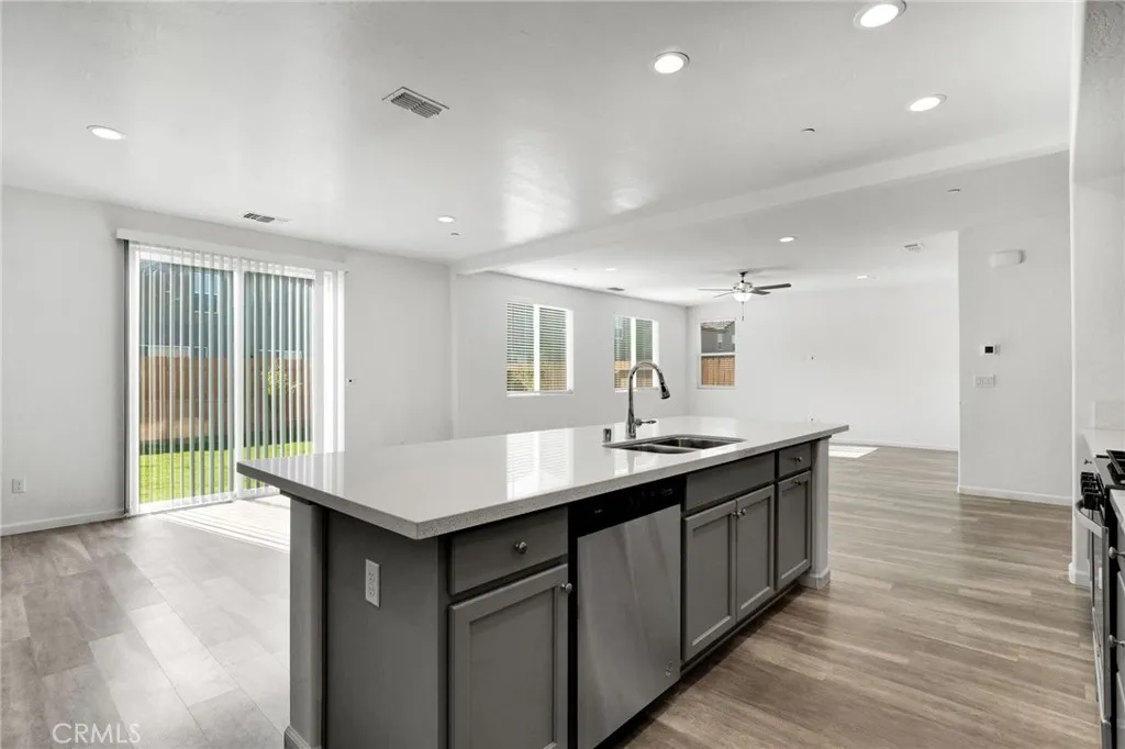 6647 East Vassar, Fresno, California 93727 home-pic-15
