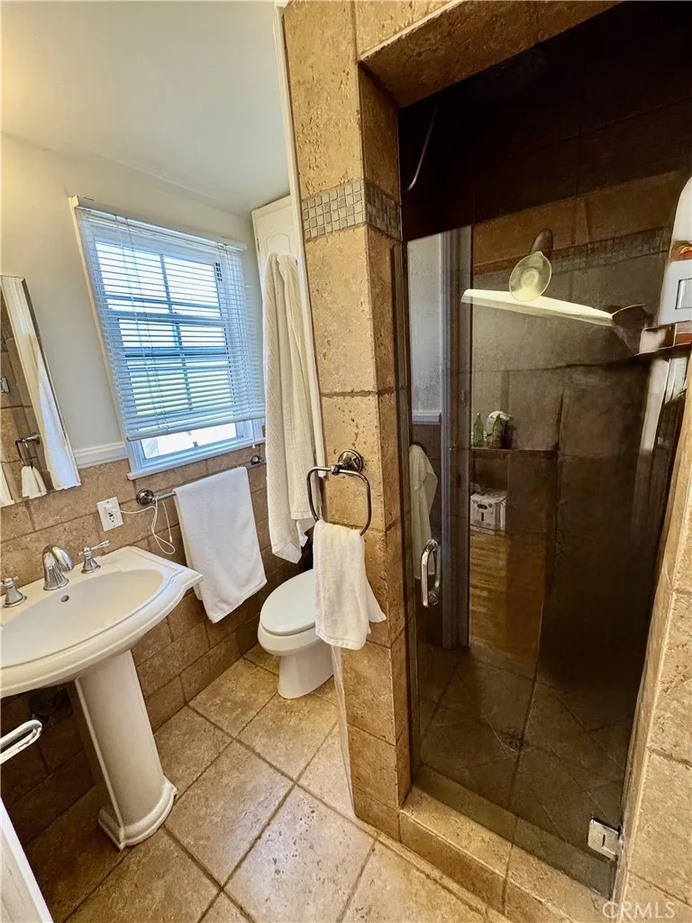6552 Aqueduct Avenue, Van Nuys, California 91406 home-pic-24