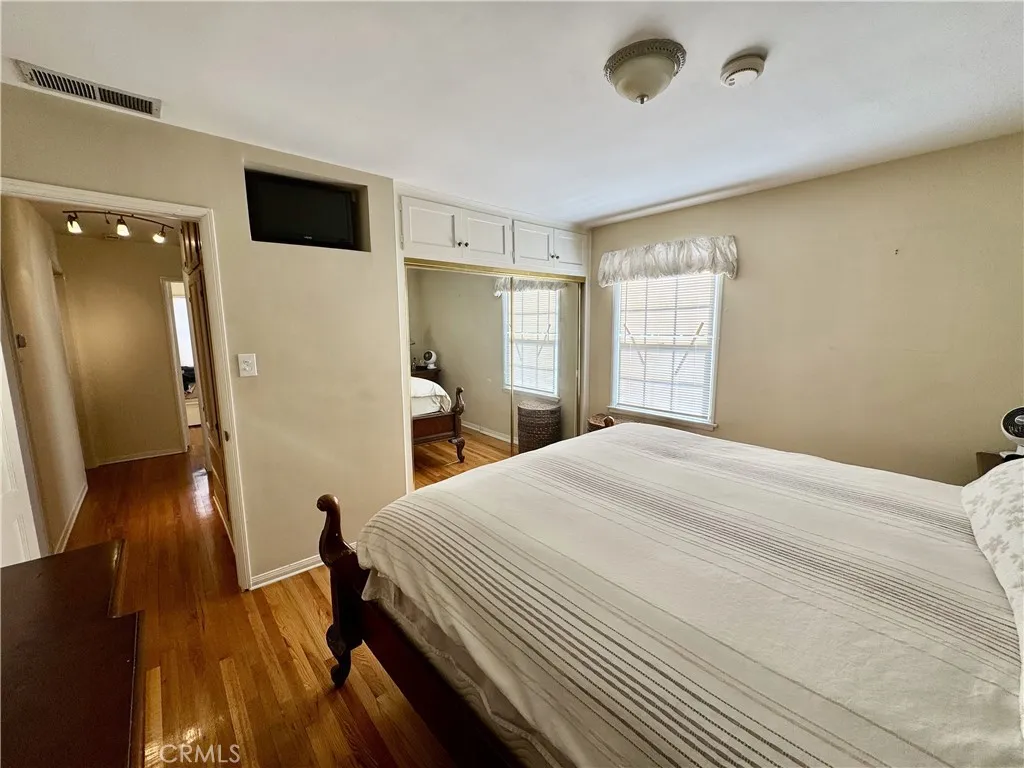 6552 Aqueduct Avenue, Van Nuys, California 91406 home-pic-19