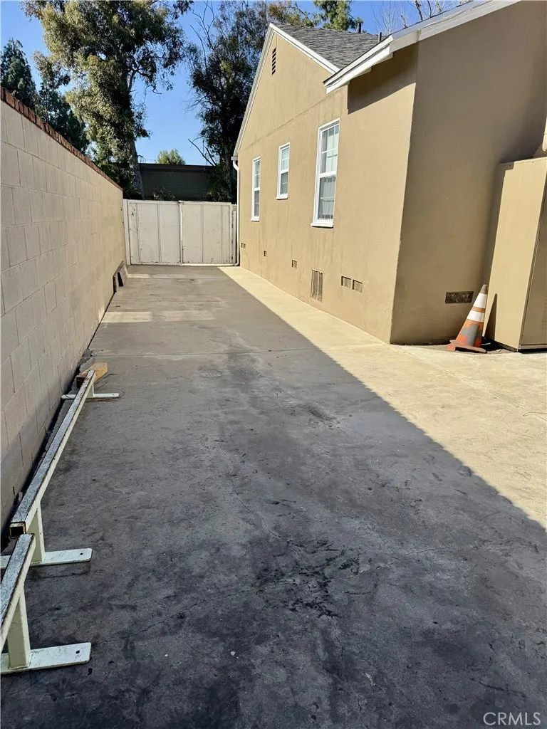 6552 Aqueduct Avenue, Van Nuys, California 91406 home-pic-15