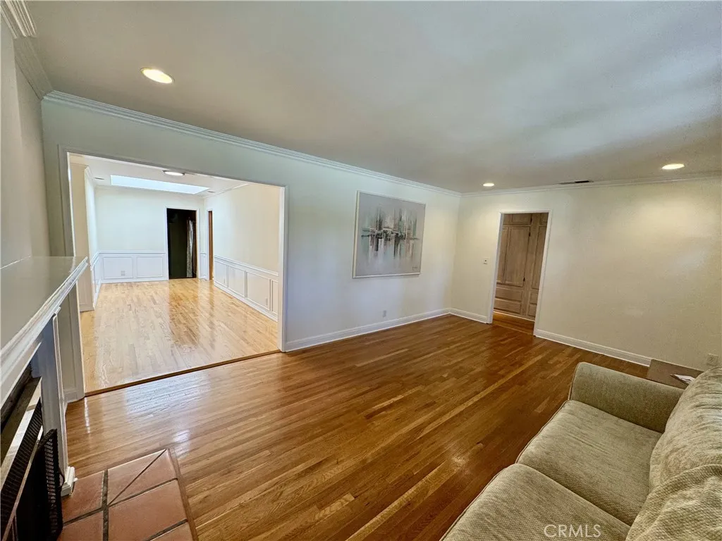 6552 Aqueduct Avenue, Van Nuys, California 91406 home-pic-5