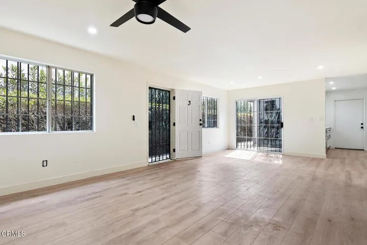 532 E 97th St Inglewood CA-large-030-046