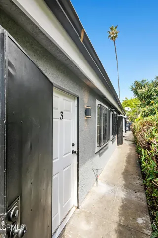 532 E 97th St Inglewood CA-large-027-014